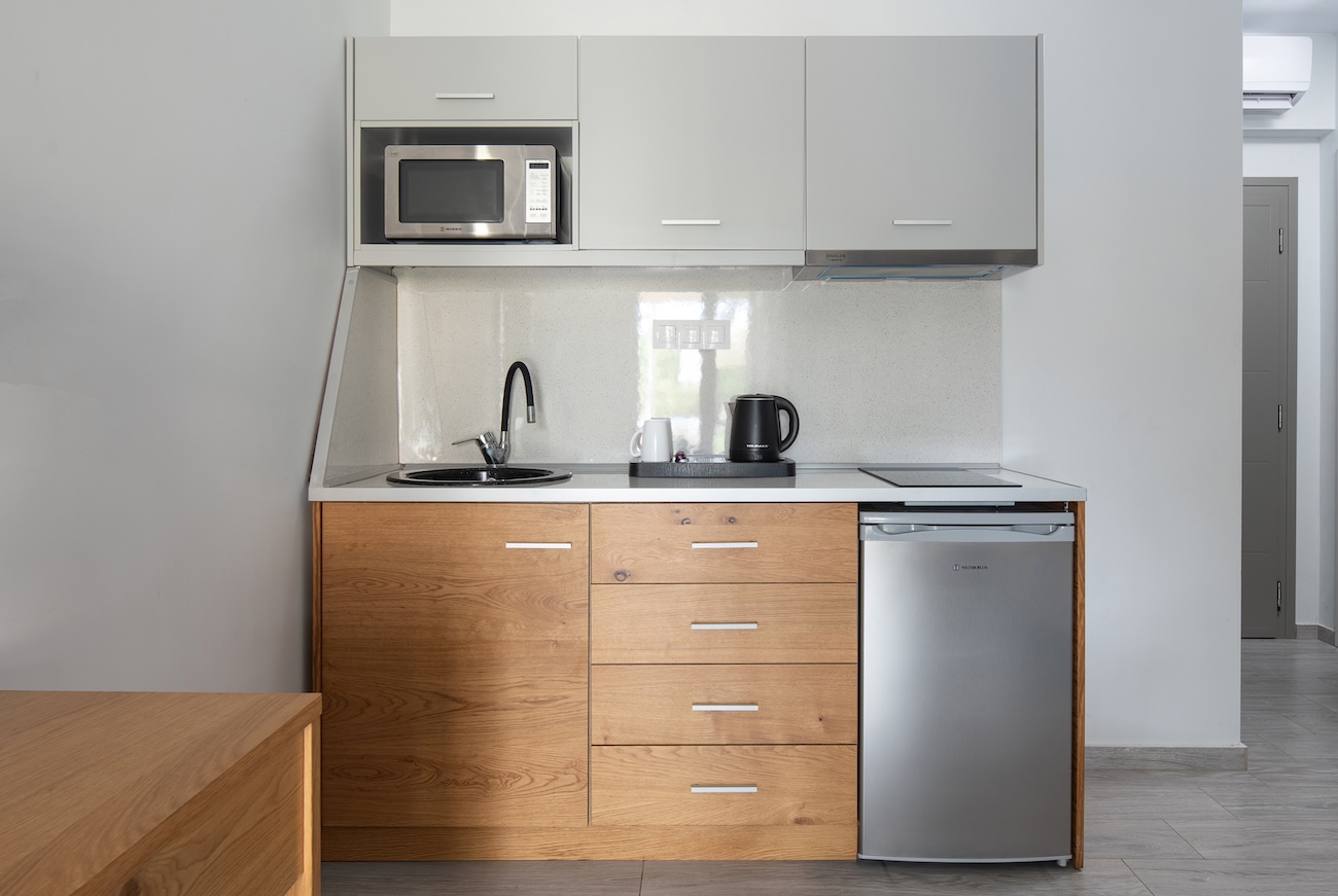 Tiara Holidays - Leon Villas - Deluxe Apartment - kitchen